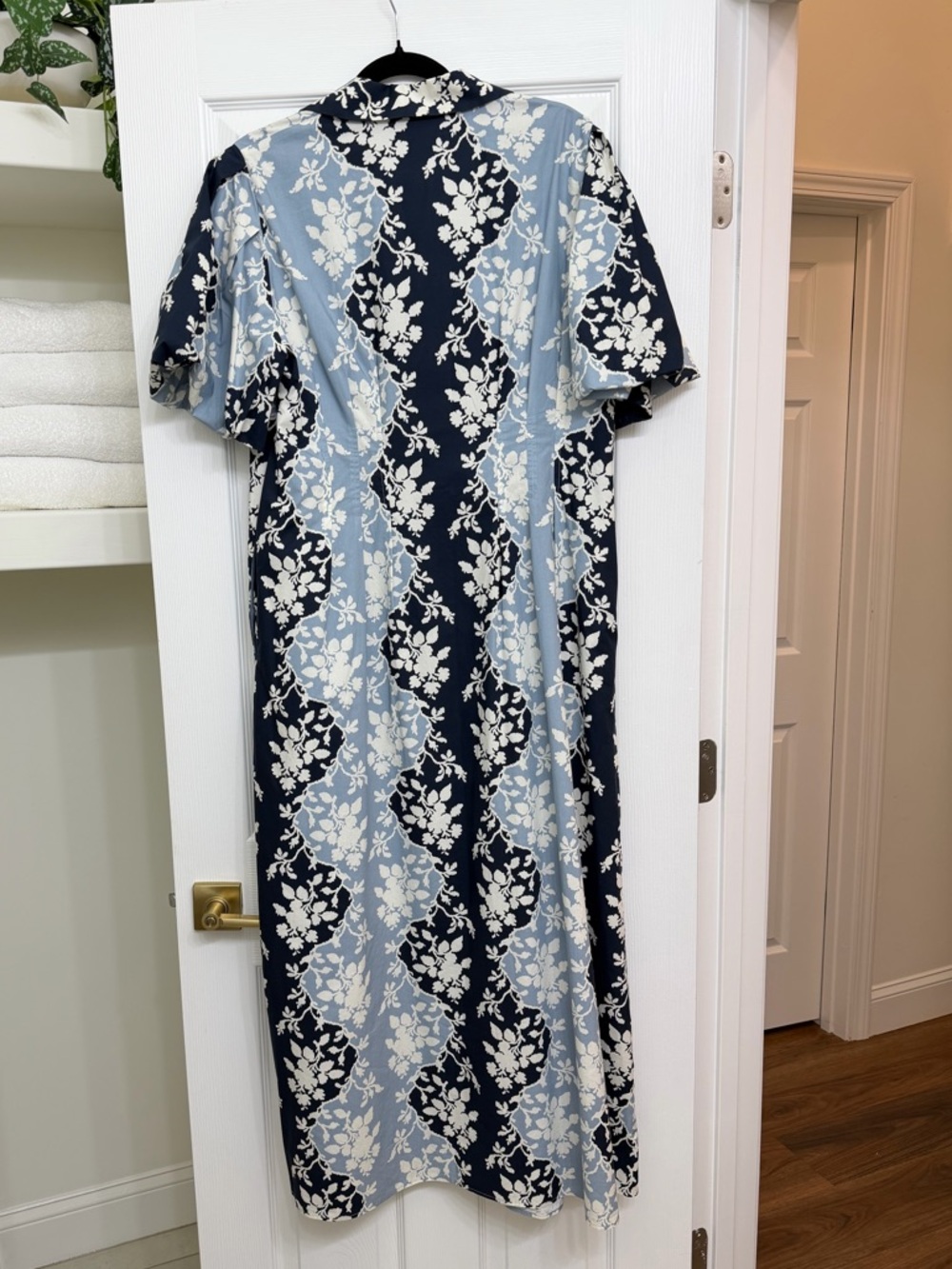 Tuckernuck Blue and Light Blue Floral Midi Dress - Picture 5 of 9